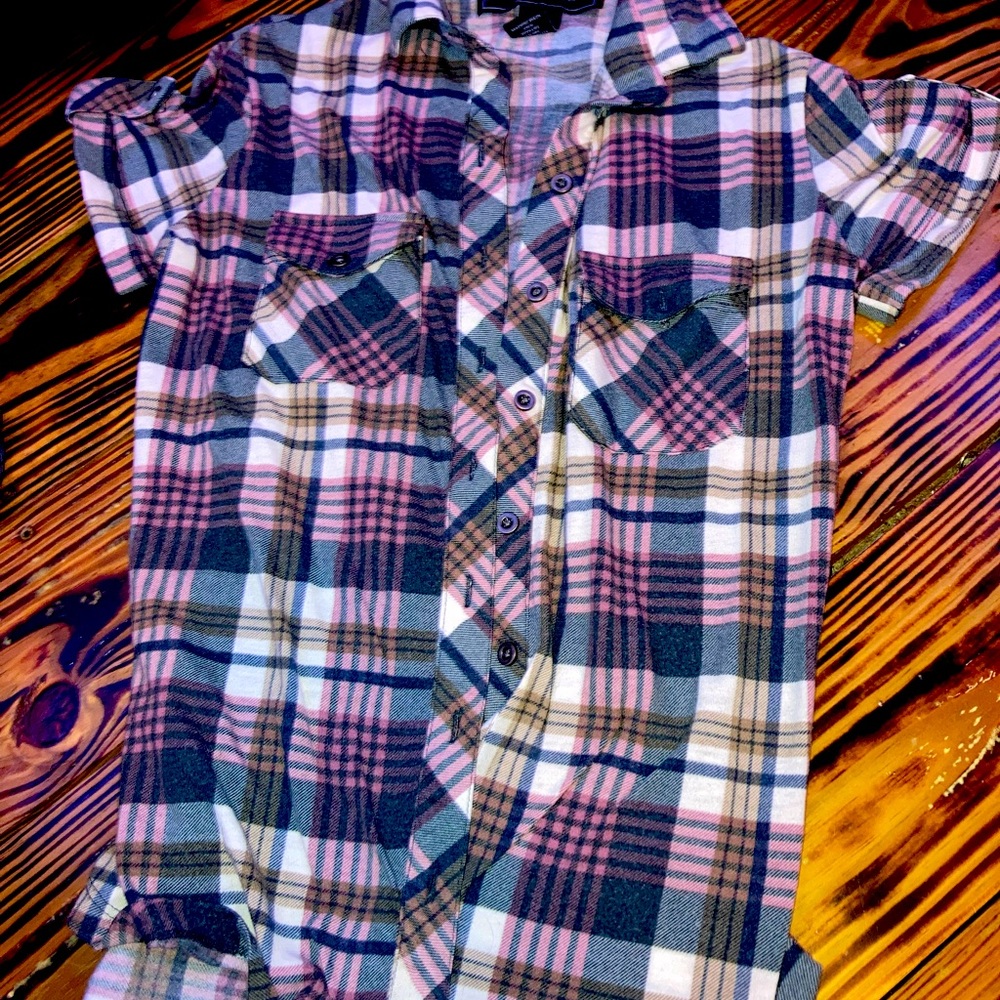 Short sleeve button down